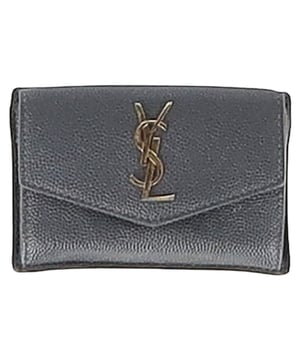 VINTAGE, RRP AS NEW
Compact in size, iconic in spirit — the Saint Laurent Monogram Card Holder is the definition of timeless Parisian chic. Crafted from smooth black leather with an envelope-inspired silhouette, this piece is punctuated by the house’s signature gold-toned interlocking YSL logo. Inside, it opens to a single main compartment, perfect for storing your essentials with elegance and ease.


Saint Laurent Monogram Card Holder in Grey Leather
Condition: Excellent
Signs of wear: No retail tag, No visible sign of wear., 
Packaging: None
Color: Grey
Material: Leather | leather
Size: One Size | One Size
Measurements: Width: 20; Height: 65; Length: 100
SKU: NAPPUGBSM466074W