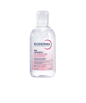 El Gel Micelar Sensibio AR+ se presenta como el primer gel micelar con propiedades dermatológicas que combaten las rojeces y ofrecen calma para el cuidado facial. Este innovador producto combina tres tecnologías distintas: la TECNOLOGÍA MICELAR, la NUEVA TECNOLOGÍA ROSACTIV™ 2.0 PATENTADA** y la TECNOLOGÍA DAF™, que se encargan de regular los procesos biológicos relacionados con las rojeces. Entre sus ventajas destacan: limpieza eficaz de maquillaje y suciedad, garantizando una suavidad total, con un 100% de satisfacción (1), proporciona alivio en la piel de manera instantánea tras la primera aplicación, con un 87% de indicios de satisfacción (1), genera una agradable sensación de frescura (1), reduce las rojeces en un 85% (1), asegura una hidratación prolongada hasta por 8 horas (2), y mejora la calidad de vida de los usuarios (1), según un estudio clínico realizado con 32 personas durante 28 días, donde se evaluó el % de satisfacción (2) mediante corneometría, con 11 participantes a las 8 horas tras la aplicación.