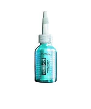 LORÉAL PARIS präsentiert das BRIGHT REVEAL Niacinamid Exfoliating Peel, das darauf abzielt, Ihre Haut zu revitalisieren und die Sichtbarkeit von dunklen Flecken zu mindern. Dieses Produkt bietet eine intensive Pflege durch seine ausgeklügelte Formel, die 25 % verschiedene Säuren (AHA, BHA und PHA) sowie Niacinamid enthält. Es hilft effektiv bei der Bekämpfung von Hautunreinheiten und unschönen Pigmentierungen, die durch Akne entstehen können. Lassen Sie sich von Ihrer neuen, strahlenden Haut überraschen, die durch die bewährte Technik von L’Oréal Paris zum Vorschein kommt.