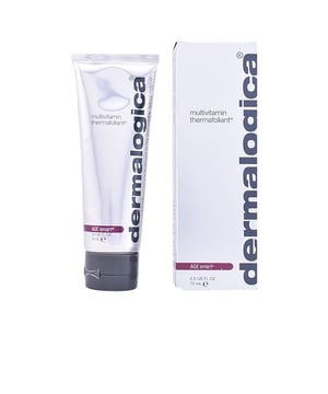 Das AGE SMART Thermafoliant von DERMALÓGICA ist ein innovatives Peeling für das Gesicht, das auf thermischen Eigenschaften basiert und gezielt die Anzeichen von Hautalterung bekämpft. Es fungiert sowohl als mechanisches als auch chemisches Peeling, das die Hautstruktur verfeinert und die Aufnahme von Vitaminen fördert. Zudem enthält es Mikrogranulate, die eine sanfte Reinigung der Hautzellen bewirken und für sofortige Glätte sowie Frische sorgen. Die spezielle Wärmeformel aktiviert sich beim Kontakt mit Wasser, wodurch die Absorption von Salicylsäure und Retinol, zwei der Hauptbestandteile, verbessert wird, der Extrakt aus Dornbirnen unterstützt außerdem den natürlichen Hauterneuerungsprozess. Weißer Tee hilft, den Verlust von Kollagen zu verhindern, während Süßholz sowie die Vitamine C und E einen gleichmäßigen Hautton fördern und antioxidativen Schutz gegen freie Radikale bieten. Das Produkt ist frei von Gluten und Parabenen, wurde nicht an Tieren getestet und enthält keine künstlichen Aromen oder Farbstoffe. Es ist zudem für Veganer geeignet. DERMALÓGICA, gegründet von Jane Wurwand, einer Hauttherapeutin aus den USA im Jahr 1986, hat sich auf die Hautpflege spezialisiert. Ihre Vision begann in einem kleinen Kalifornischen Klassenzimmer, wo sie Hautpflegeprofis ausbildete. Heute ist diese Ausbildung in 37 Ländern weltweit anerkannt und führend im Fachgebiet.