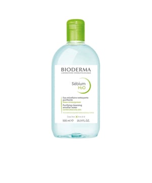 La solución micelar Sebium H2O de Bioderma es un producto diseñado para limpiar y desmaquillar con suavidad las pieles mixtas y grasas, sin provocar sequedad. La limpieza de estas pieles, especialmente aquellas con imperfecciones, requiere un enfoque más profundo para prevenir la proliferación bacteriana y la aparición de brotes. Con este fin, Bioderma ofrece su agua micelar, que no solo retira el maquillaje de manera amable, sino que también ayuda a desobstruir poros y a mejorar la salud de la piel. Su composición está diseñada para controlar la producción de sebo y minimizar los brillos no deseados. Con un uso regular, la piel lucirá más suave y estará optimizada para absorber adecuadamente los productos de tratamiento posteriores.