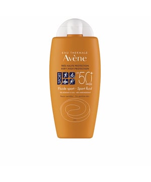 Die SOLAIRE HAUTE PROTECTION Fluidsport SPF50+ von Avène bietet einen herausragenden Schutz, der speziell für sportlich aktive Menschen konzipiert wurde. Mit einer ultrasichtigen, leichtgewichtigen Textur ist sie sowohl für Körper als auch Gesicht geeignet und optimal für sportliche Betätigungen. Das Produkt nutzt ein patentiertes Filtersystem, das sowohl UVB- als auch UVA-Schutz gewährleistet und dabei photostabil ist, was die Wirksamkeit über längere Zeit sicherstellt. Dank der enthaltenen aktiven Antioxidantien (Pretocopheryl) schützt es die Zellen vor oxidativem Stress. Zudem hinterlässt die Formel keinen sichtbaren Film und bietet Wasserresistenz, während sie gleichzeitig beruhigende und reizlindernde Eigenschaften aufweist.