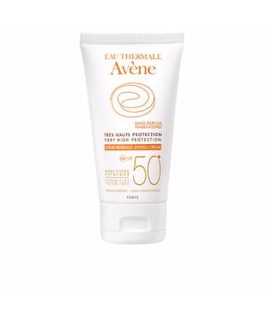 AVÈNE Mineralische Sonnencreme SPF50+ - Hochwirksamer Sonnenschutz. Diese spezielle Schutzcreme von Avène bietet umfassenden UVB- und UVA-Schutz, der die Haut vor schädlichen Strahlen bewahrt und gleichzeitig Zellschutz fördert. Besonders geeignet für empfindliche, intolerante oder fragilere Hautpartien. Die cremige Konsistenz ist leicht und zieht schnell ein, hinterlässt ein leichtes Farbfinish für einen frischen, strahlenden Teint. Ihre beruhigenden Eigenschaften stammen von Thermalwasser, das Irritationen lindert. Die einzigartige Rezeptur mit Sunsitive Protection enthält keine Silikone, keinen Alkohol und keine Parabene und ist somit ideal für überempfindliche Haut geeignet. Vorteile: • Hervorragender Schutz gegen UVB und UVA. • Frisches und strahlendes Hautbild. • Enthält beruhigende Inhaltsstoffe. • Nicht komedogen. • Vitamin E bietet zusätzlichen Zellschutz.