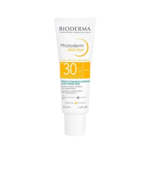 PHOTODERM AKN MAT fluido pieles grasas y acn&eacute,icas SPF30 de BIODERMA. Crema solar con efecto matificante de doble acci&oacute,n: m&aacute,xima fotoprotecci&oacute,n y prevenci&oacute,n de las imperfecciones cut&aacute,neas. Garantiza una protecci&oacute,n muy alta frente a los rayos UVA/UVB.Mejora la calidad del sebo y previene la aparici&oacute,n de imperfecciones (patente Fluidactiv&trade,).Aporta un efecto matificante de larga duraci&oacute,n.Activa las defensas naturales de la piel y las protege del da&ntilde,o celular.Eficacia probada:Los dermat&oacute,logos han informado de una mejora global del acn&eacute, en el 74 % de los casos.Sin efecto graso - Sin restos blancos - Incoloro tras la aplicaci&oacute,nTolerancia cut&aacute,nea y ocular muy buena - No comedog&eacute,nico - Resistente al agua.