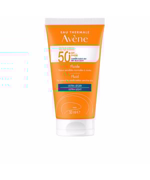 Der Solaire Haute Protection Flüssigkeit mit SPF50+ von Avène bietet einen ausgezeichneten Sonnenschutz für empfindliche Hauttypen, von normal bis Mischhaut. Das schnell einziehende Fluid benötigt lediglich 3 Sekunden* für die vollständige Absorption und hinterlässt ein leichtes, mattes Finish – kaum spürbar auf der Haut. Absolut lichtstabil und wasserfest, ist es zudem nicht komedogen und eignet sich hervorragend als Grundlage für das tägliche Make-up. Es bietet echten Schutz gegen Falten und dunkle Flecken, während es den Alterungsprozess durch die Sonne verlangsamt.   Die innovative Formel beinhaltet TRIASORB™, einen neuen Ultra-Breitband-Sonnenschutz, der zusätzlich zum Schutz vor UV-Strahlen auch blaues Licht abwehrt und Schäden an Zellen durch Sonnenexposition um beeindruckende 95 %** vermindert. TRIASORB™ gilt als sicher für den Menschen. Besonders hervorzuheben ist, dass die Rezeptur 18 % weniger Inhaltsstoffe als das frühere Produkt enthält und strengen gesundheitlichen Richtlinien entspricht. Die sorgfältig ausgewählten Inhaltsstoffe respektieren zudem die biologische Vielfalt der Meere.  • PHOTOPROTEKTOR: UVB-UVA-Filter, die vor Sonnenstrahlen schützen.   • ANTIOXIDANTIEN: Schützen die Zellen vor Angriffen durch freie Radikale.   • WASSERFEST: Gewährleistet Schutz beim Schwimmen.   • ANGENEHMES GEFÜHL: zieht in nur 3 Sekunden* ein und hinterlässt ein unsichtbares, nicht klebriges Gefühl.   • KEIN WEISSER FILM: Für einen natürlichen Teint mit unsichtbarem Schutz im Alltag.    *Sensorische Analyse, durchgeführt von 15 geschulten Testpersonen.   **Messung des DNA-Schadens (Cyclobutan-Pyrimidin-Dimere (CPD)) mittels LC-MS-Analyse nach UV-Exposition. Die umweltfreundliche Flasche besteht zu 64 % aus recycelten Materialien und ist ebenfalls recycelbar, um die Umwelt zu schützen.