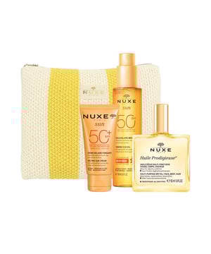 Aceite Solar Bronceador SPF50+: ¡una alta protección divinamente clean*!Este Aceite Solar Bronceador SPF50+ protege el rostro y el cuerpo de los rayos solares contribuyendo al mismo tiempo al respeto del medio ambiente marino. Su complejo de filtros patentado** proporciona una protección UVA/UVB de amplio espectro, previene el fotoenvejecimiento prematuro de la piel y limita la aparición de manchas.De rápida absorción y sin película grasa residual, su irresistible textura nutre la piel y realza el bronceado con un bonito acabado satinado.La piel se envuelve en un evocador aroma de vacaciones con notas de Naranja Dulce, Flor de Tiaré y Vainilla. Una verdadera invitación a saborear esa sensación de verano.Los compromisos de NUXE Sun:Fórmula celan*, no tóxica para el ecosistema marino (probada en algas, corales y bacterias representativas de la vida marina).Ventajas del envase: Nuestro innovador sistema de bombeo ON/OFF permite retirar los tapones de plástico para contribuir a la protección del medio ambiente: ¡se acabó el riesgo de perder el tapón al aire libre!Cuidado de la piel formulado y fabricado en Francia. Resistente al agua. No comedogénico.*Fórmulas clean según NUXE para la protección solar de Nuxe: un enfoque de mejora continua que culmina en el mejor equilibrio entre naturalidad, eficacia, sensorialidad y huella medioambiental, sin comprometer la seguridad.**Combinación de 3 protectores solares y 2 ésteres.