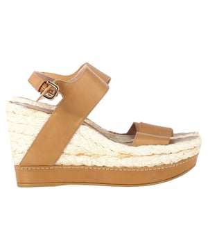VINTAGE, RRP AS NEW
Elevate your summer style with these Raffia Wedge Sandals from Stuart Weitzman. Crafted with supple brown leather and set atop a natural raffia-wrapped wedge heel, this pair blends earthy texture with timeless elegance. The adjustable ankle strap provides a secure fit, making them perfect for long summer days and balmy evenings alike.


with Dust bag

Stuart Weitzman Raffia Wedge Sandals in Brown Leather
Condition: Excellent
Signs of wear: No visible sign of wear. No Mark at insole.,  Very light mark at soles.
Packaging: Dust bag
Color: Brown | ochre
Material: Leather | leather
Size: EU | 38
Measurements: Heel height: 100; Insole length: 290
SKU: NAPPUGBSH466099W