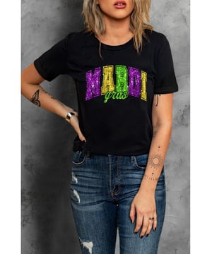 Our styles are designed with a trendy fitted look in mind following an international size standard. For the best fit we suggest choosing one size up from your usual. Be sure to check our sizing chart to find your perfect match!
  Black Mardi Gras Heat Transfer Graphic Holiday Tee
  Ideal for celebrating the carnival season
  Features iconic Mardi Gras elements
  Glittering heat
  transfer pattern adds a touch of sparkle
  Pairs well with jeans or shorts for a stylish outfit
  Easy to customize with various designs
Material: 62% Polyester 32% Cotton 6% Elastane