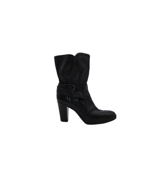 VINTAGE, UVP WIE NEU
Zeigen Sie Ihre Liebe zu den neuesten Trends mit diesen Stiefeln von Tod's. Präsentieren Sie diese Ankle Boots und treten Sie stilvoll auf. Hergestellt in Italien, bestehen sie aus hochwertigem Leder. Sie kommen in einem klassischen Schwarz. Sie sind mit runden Zehen, geschnallten Riemen, verlängerten Vorderteilen und einem dicken Absatz gestaltet. Kombinieren Sie sie mit Ihrem kleinen Schwarzen und auffälligem Schmuck!
Tod's Schnallenstiefel aus schwarzem Leder
Zustand: sehr gut, leichte Abnutzung an den Sohlen
Abnutzungsspuren: ja
SKU: 98583  
Farbe: schwarz
Material: Leder
Größe: 37