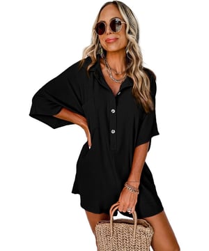 Romper negro de medio botón con cuello suelto  
Color sólido casual para mujeres  
Cierres de botón con cuello caído y mangas cortas  
Silhouette holgada adecuada para diferentes tipos de cuerpo  
Perfecto para combinar con cualquier zapato o sandalia para un look diario de moda  
Disponible en una variedad de tamaños  
Consulta nuestra tabla de tallas para encontrar el ajuste perfecto  
Material: 100% Poliéster