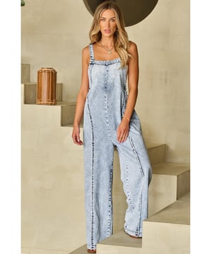 Vintage and fashion
  forward denim overall
  Light wash hue
  Frayed exposed seam
  Sleeveless design
  Wide leg for a slender and taller look
  Cheap jumpsuits dropshipping from China with fine quality
  Size chart provided for convenience
Material: 95% Cotton 5% Polyester