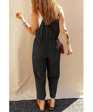 Unsere Styles sind mit einem trendigen, figurbetonten Look im Hinterkopf entworfen, der einem internationalen Größenstandard entspricht. Für die beste Passform empfehlen wir, eine Größe größer als gewohnt zu wählen. Überprüfen Sie unbedingt unsere Größentabelle, um Ihre perfekte Passform zu finden!
  Verstellbarer Kordelzugbund
  Geknöpfte Träger
  Verkürzte Länge für einen trendigen Akzent
  Hergestellt aus hochwertigem Baumwollgemisch
  Ideal für Modeboutiquen
Material: 50% Viskose, 30% Leinen, 17% Polyester, 3% Baumwolle
