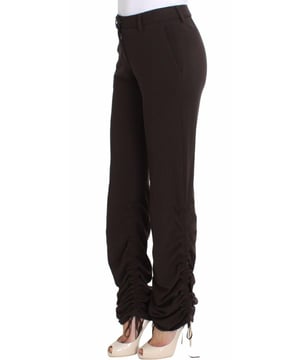 Precioso a estrenar con etiquetas.
  Pantalon 100% autentico de ERMANNO SCERVINO.
  Estilo: Casual.
  Color: Marron.
  Material: 60% viscosa 35% poliamida 5% elastano.
  Bragueta con cremallera.
  Detalles del logotipo.
  Hecho en Italia.