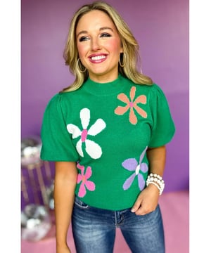 Suéter de manga corta con burbujas y estampado floral verde brillante  
  El delicado patrón floral añade un elemento juguetón  
  El diseño de manga de burbuja le da un aspecto único y elegante  
  Fabricado con un tejido ligero y transpirable  
  Versátil y elegante, combina bien con jeans o una falda  
  Consulta nuestra tabla de tallas para un ajuste perfecto  
Material: 50% Viscosa, 28% Poliéster, 22% Poliamida