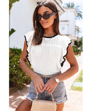Nuestros estilos están diseñados con un look ajustado y moderno, siguiendo un estándar de talla internacional. Para el mejor ajuste, sugerimos elegir una talla más de la habitual. ¡Asegúrate de consultar nuestra tabla de tallas para encontrar tu coincidencia perfecta!  
Bordes con volantes de contraste para un look elegante y llamativo  
Exquisito tejido de ganchillo para una apariencia elegante y de alta calidad  
Longitud cropped ideal para combinar con prendas de cintura alta  
Perfecto para varias ocasiones sociales para elevar tu look  
Alta elasticidad para un ajuste cómodo  
Material: 75% Viscosa 25% Poliéster