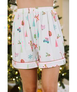 Witte Kerst Print Korte Mouw Shirt en Shorts Pyjama Set  
Perfect voor het feestseizoen  
Grappige kerstprint voegt een vleugje feestvreugde toe  
Bijpassende shorts inbegrepen voor een gecoördineerde look  
Blijf gezellig en comfortabel tijdens de kerstperiode  
Matenoverzicht in CM en INCH beschikbaar voor uw gemak  
Gemiddelde elasticiteit  
Materiaal: 95% Polyester 5% Elastaan