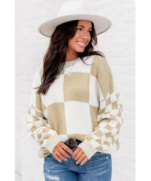Perfect for both casual and formal occasions
  Made from high
  quality materials
  Soft and comfortable against the skin
  Relaxed fit with drop shoulder design
  Easy to style with a variety of bottoms
  Classic checkered print
  Ideal for chilly days