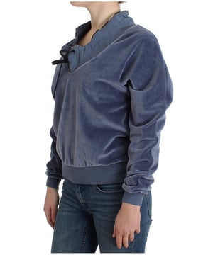 Gloednieuw met tags
  100% authentiek
  Materiaal: 80% Katoen 20% Polyester
  Kleur: Blauw
  Model: Mock trui
  Strass logo details op de achterkant
  Logo details
  Goudkleurige metalen accenten
  Inclusief originele labels en opbergtas