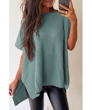 Oversized sweater for a chic petite look
  Stylish and cozy loose fit
  Wide short sleeves for a cool appearance
  Flattering tunic length
  Side slits design for added detail
Material: 55% Acrylic 45% Cotton