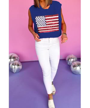 Chaleco de punto de bandera americana brillante en azul  
Color sólido con destacada bandera de EE. UU. en el frente  
Tejido de punto para transpirabilidad y elegancia  
Perfecto para la celebración del 4 de julio  
Versátil, se puede combinar tanto con pantalones como con faldas  
Chalecos de moda y llamativos disponibles para dropshipping  
Consulta la tabla de tallas para un ajuste perfecto  
Material: 50% Viscosa 28% Poliéster 22% Poliamida