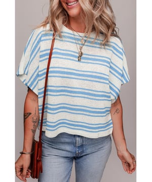 Nuestros estilos están diseñados con un look ajustado y a la moda, siguiendo un estándar de tallas internacional. Para el mejor ajuste, sugerimos elegir una talla más de la habitual. ¡Asegúrate de consultar nuestra tabla de tallas para encontrar tu combinación perfecta!
  Patrón a rayas clásico
  Corte amplio para una silueta relajada y moderna
  Mangas amplias que añaden un toque único y estiloso
  Tejido suave y cómodo para usar todo el día
  Combina bien con jeans o faldas para un atuendo Chic
Material: 100% Acrílico