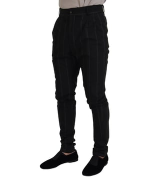 Impresionantes pantalones de Dolce & Gabbana con detalles de logotipo.
  100% autentico y nuevo con etiquetas.
  Proviene de la exclusiva coleccion MainLine de Dolce & Gabbana.
  Modelo: Pantalones.
  Color: Negro.
  Material: 52% Poliester 24% Viscosa 22%.