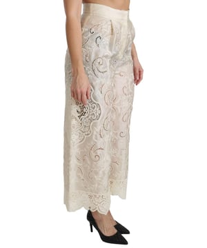 Marca: Dolce & Gabbana.
  Condicion: A estrenar con etiquetas.
  Estilo: Pantalones cropped palazzo de cintura alta.
  Ajuste: Regular fit.
  Material: 62% seda 30% algodon 8% poliester.
  Color: Encaje crema.
  Bragueta: Cierre de cremallera y boton.
  Detall.