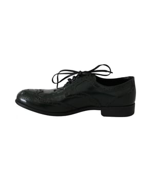 Precioso a estrenar con etiquetas.
  Zapatos planos broques 100% autenticos de Dolce & Gabbana.
  Modelo: Broques oxford wingip.
  Color: Verde.
  Material: 100% cuero.
  Suela: Cuero.
  Detalles del logotipo.
  Fabricado en Italia.