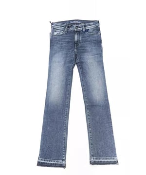 Blauwe katoenen jeans en broek
  Slank model 5
  pocket jeans
  Logo knop
  Logo geborduurd op de zak
  Pony skin label met logo
  Franjes aan de onderkant
  Geschikt voor vrouwen