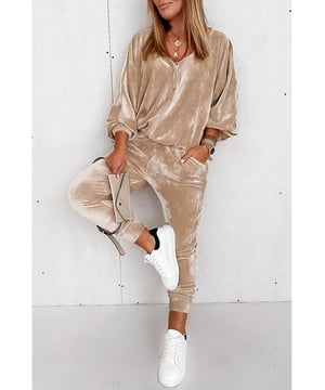 Perkament Velours Gecombineerde Top en Joggingbroek Tweedelige Set  
Inclusief een ziptop en joggingbroek  
De top heeft een ritssluiting, lange mouwen en een ronde hals  
De joggingbroek heeft een elastische tailleband en geribde manchetten  
Zacht velours materiaal voor comfort en stijl  
Veelzijdige set geschikt voor zowel mannen als vrouwen  
Materiaal: 95% Polyester 5% Elastaan