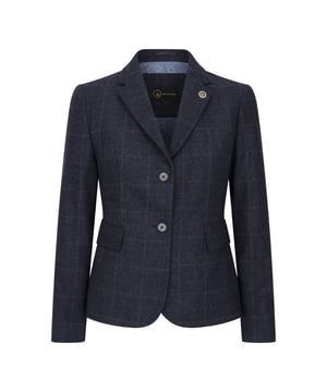 Dieser elegante und zeitlose Damenblazer ist in einem luxuriösen marineblauen Tweed-Karomuster gefertigt. Gefertigt aus einer hochwertigen Wollmischung bietet der Blazer die perfekte Balance aus Komfort, Strapazierfähigkeit und elegantem Stil – ideal für geschäftliche und legere Anlässe. Der vollständig gefütterte Blazer verfügt über eine Zwei-Knopf-Front, zwei Pattentaschen, einen Schlitz hinten und markante Ellbogenflicken, die ihm einen Hauch von traditionellem Charme verleihen. Elegantes Design: Klassisches marineblaues Karomuster für einen eleganten und vielseitigen Look. Blazerdetails: Zwei-Knopf-Verschluss, Ellbogenflicken, Pattentaschen, Schlitz hinten und durchgehendes Futter. Hochwertiges Material: Hochwertige Mischung aus 50 % Wolle, 35 % Polyester und 15 % Viskose. Elegant-legere Vielseitigkeit: Ideal für Business, Büro oder den gehobenen Alltagslook.