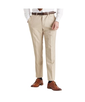 Mejora tu estilo formal con estos pantalones beige a medida, diseñados para ofrecer un look elegante y versátil para cualquier ocasión especial. Con un clásico tono beige, estos pantalones combinan a la perfección con una variedad de camisas y chaquetas, lo que los hace ideales para bodas, graduaciones y otros eventos formales. El ajuste a medida crea una silueta elegante y moderna sin comprometer la comodidad. Hechos de una mezcla de telas de alta calidad, ofrecen durabilidad y un acabado impecable que mantiene su forma durante todo el día. Ya sea que se usen solos o combinados con un blazer a juego, estos pantalones completan un conjunto refinado y cohesivo. Elegante color beige para un look atemporal y versátil. El ajuste a medida realza tu silueta y comodidad. Tela duradera con un acabado suave y formal. Perfecto para bodas, graduaciones y ocasiones especiales. Diseñado para coordinar con chaquetas de traje a juego. Material: 78% poliéster, 19% viscosa, 3% elastano.