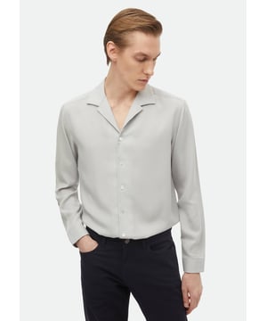 Ramsey-Anzüge sind ein Muss für moderne Männer und vereinen Stil und Selbstbewusstsein für Alltag und Beruf. Gefertigt aus hochwertigen Stoffen