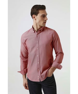 Als führendes Unternehmen in der Herrenmode bringt DS Damat weiterhin Qualität und Komfort in jeden Kleiderschrank. Entdecken Sie zeitlose Designs, die mit Liebe zum Detail gefertigt wurden und perfekt für sowohl lässige als auch formelle Anlässe sind. Heben Sie Ihren Stil mit der Premium-Auswahl von DS Damat auf ein neues Level und vereinen Sie Raffinesse und alltäglichen Komfort. Fügen Sie noch heute DS Dam