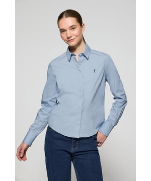 Peppen Sie Ihren Look mit unserem Slim-Fit-Hemd auf, das sich perfekt für Frauen eignet, die auf der Suche nach einem lässigen Alltagsoutfit sind. Es ist aus weicher Baumwollpopeline gefertigt und bietet die perfekte Mischung aus Komfort und Eleganz. Der französische Kragen und der Knopfverschluss sorgen für einen sauberen, schnittigen Look. Kontrastfarbene Paspeln am Kragen und Verzierungen an den Seitennähten veredeln den klassischen Stil mit einem raffinierten Touch. Die Logoknöpfe und das horizontal genähte Knopfloch sind das i-Tüpfelchen des raffinierten und sorgfältigen Designs. Das ikonische Rigby Go Logo auf der Brust verleiht ihm eine einzigartige Note.