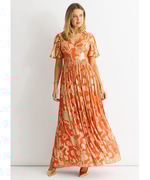 Mit unserem orangefarbenen Metallic-Jacquard-Maxikleid mit Flatterärmeln werten Sie Ihre Garderobe auf. Der schimmernde Stoff und die zarten Flatterärmel verleihen diesem atemberaubenden Ensemble einen Hauch von Luxus. Dieses Kleid eignet sich perfekt für jeden besonderen Anlass und gibt Ihnen ein sicheres und stilvolles Gefühl.