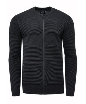 Rusty Neal Herren Strick-Pullover
 
Passform: Casual Fit
Material: 70% Polyacryl, 30% Baumwolle
Gewicht: 600 gr
Herstellungsland: Türkei
Webart: Grobstrick
Kragenform: Rundhals
 
ZUFRIEDENHEITSGARANTIE: Bei uns kaufen Sie ohne Risiko, da wir unbegründete Rückgaben akzeptieren und zeitlich die Rückzahlung Erstatten. Unsere Firmenphilosophie lautet nach wie vor: "Der Kunde ist König" unser Anliegen ist es zu jeder Zeit den bestmöglichen Service zu bieten mit Firmensitz: Deutschland
HERSTELLUNG/PRODUKTION: Als Gründer wie auch Hersteller, Designen und Produzieren wir unsere Produkte als Familienunternehmen von A-Z autonom, daher können wir Qualität garantieren wie auch ein optimales Preis-Leistungs-Verhältnis. Hergestellt unter fairen Arbeitsbedingungen mit hochwertigen Materialien welche schonend verarbeitet wurden (kein Chemiegeruch). Zeitloses Design aus dem Herkunftsland: Türkei
PASSFORM: Angefertigt aus qualitativ hochwertiger wie auch anschmiegsamer Baumwollmischung, garantiert dieser Pullover einen absolut bequemen Sitz mit Wohlfühlfaktor. Unser Model trägt bei einer Körpergröße von 1,85 m und einem Gewicht über 80 kg die Größe: M (Medium). An den Europäischen Markt angepasst bieten wir diesen Pullover in folgender Passform an: Casual Fit
ANLASS: Für die kalte Jahreszeit ist dieser Strickpullover sehr warm und bequem zu tragen, KEIN KRATZEN durch hochwertige Materialien und Verarbeitung, das zeitlose und doch Moderne Design garantiert einen Stilvollen Auftritt, ob im Büro oder Business Meetings wie auch Casual am Nachmittag oder als toller Akzent auf Partys oder anderen Veranstaltungen.
MASCHINENWÄSCHE: Durch die hochwertige Verarbeitung der Materialien treten nach der Wäsche keine Farbverluste auf, auch das Einlaufen des Pullovers ist kein Thema mehr! Qualität die sich auch nach unzähligen Waschgängen gewaschen hat!
 