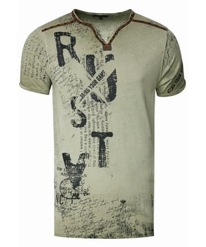 Rusty Neal Herren T-Shirt
 
Passform: Regular Fit
Material: 100% Baumwolle
Gewicht: 250 gr
Herstellungsland: Türkei
Kragenform: V-Neck
 
ZUFRIEDENHEITSGARANTIE: Bei uns kaufen Sie ohne Risiko, da wir unbegründete Rückgaben akzeptieren und zeitlich die Rückzahlung Erstatten. Unsere Firmenphilosophie lautet nach wie vor: "Der Kunde ist König" unser Anliegen ist es zu jeder Zeit den bestmöglichen Service zu bieten mit Firmensitz: Deutschland
HERSTELLUNG/PRODUKTION: Als Gründer wie auch Hersteller, Designen und Produzieren wir unsere Produkte als Familienunternehmen von A-Z autonom, daher können wir Qualität garantieren wie auch ein optimales Preis-Leistungs-Verhältnis. Hergestellt unter fairen Arbeitsbedingungen mit hochwertigen Materialien welche schonend verarbeitet wurden (kein Chemiegeruch). Zeitloses Design aus dem Herkunftsland: Türkei
PASSFORM: Angefertigt aus qualitativ hochwertiger wie auch anschmiegsamer Baumwollmischung, garantieren wir einen absolut bequemen Sitz mit Wohlfühlfaktor. Unser Model trägt bei einer Körpergröße von 1,85 m und einem Gewicht über 80 kg die Größe: M (Medium). An den Europäischen Markt angepasst bieten wir dieses T-Shirt in folgender Passform an: Regular Fit
ANLASS: Ob Frühling/ Sommer oder Herbst/ Winter dieses T-Shirt ist als Allrounder stets angenehm zu tragen, KEIN KRATZEN durch hochwertige Materialien und Verarbeitung, das zeitlose und doch Moderne Design garantiert einen Stilvollen Auftritt, ob im Büro oder auch Casual am Nachmittag, als toller Akzent auf Partys und anderen Veranstaltungen.
MASCHINENWÄSCHE: Durch die hochwertige Verarbeitung der Materialien treten nach der Wäsche keine Farbverluste auf, auch das Einlaufen des T-Shirts ist kein Thema mehr! Qualität die sich auch nach unzähligen Waschgängen gewaschen hat!
 