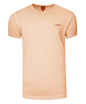 Rusty Neal Herren T-Shirt
 
Passform: Regular Fit
Material: 100% Baumwolle
Gewicht: 250 gr
Herstellungsland: Türkei
Kragenform: Rundhals
 
ZUFRIEDENHEITSGARANTIE: Bei uns kaufen Sie ohne Risiko, da wir unbegründete Rückgaben akzeptieren und zeitlich die Rückzahlung Erstatten. Unsere Firmenphilosophie lautet nach wie vor: "Der Kunde ist König" unser Anliegen ist es zu jeder Zeit den bestmöglichen Service zu bieten mit Firmensitz: Deutschland
HERSTELLUNG/PRODUKTION: Als Gründer wie auch Hersteller, Designen und Produzieren wir unsere Produkte als Familienunternehmen von A-Z autonom, daher können wir Qualität garantieren wie auch ein optimales Preis-Leistungs-Verhältnis. Hergestellt unter fairen Arbeitsbedingungen mit hochwertigen Materialien welche schonend verarbeitet wurden (kein Chemiegeruch). Zeitloses Design aus dem Herkunftsland: Türkei
PASSFORM: Angefertigt aus qualitativ hochwertiger wie auch anschmiegsamer Baumwollmischung, garantieren wir einen absolut bequemen Sitz mit Wohlfühlfaktor. Unser Model trägt bei einer Körpergröße von 1,85 m und einem Gewicht über 80 kg die Größe: M (Medium). An den Europäischen Markt angepasst bieten wir dieses T-Shirt in folgender Passform an: Regular Fit
ANLASS: Ob Frühling/ Sommer oder Herbst/ Winter dieses T-Shirt ist als Allrounder stets angenehm zu tragen, KEIN KRATZEN durch hochwertige Materialien und Verarbeitung, das zeitlose und doch Moderne Design garantiert einen Stilvollen Auftritt, ob im Büro oder auch Casual am Nachmittag, als toller Akzent auf Partys und anderen Veranstaltungen.
MASCHINENWÄSCHE: Durch die hochwertige Verarbeitung der Materialien treten nach der Wäsche keine Farbverluste auf, auch das Einlaufen des T-Shirts ist kein Thema mehr! Qualität die sich auch nach unzähligen Waschgängen gewaschen hat!
 