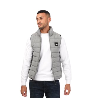 Buitenste materialen: 100% Nylon. Voering: 100% polyester. Stof: Nylon, met polyurethaan coating. Vulling: ThermaFill. Ontwerp: Logo, Effen, Gewatteerd. Stoftechnologie: Duurzame waterafstotende afwerking. Gevoerd, Ritstrekker. Mouwtype: Mouwloos. Halslijn: Staande Kraag. Geschikt: Regelmatig. Zakken: 2 Zijzakken, Rits. Bevestiging: Volledige ritssluiting. S: 42 in. M: 44 in. L: 47 in. XL: 50 in. XXL: 53,5 in.