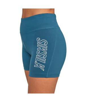 82% polyester, 18% elastaan. Stof: Zachte aanraking. Ontwerp: Logo. Zakken: 1 achterzak, ritssluiting. Stoftechnologie: Vochttransport. Platte naden. Taillelijn: Hoge Stijging. Gemaakt van gerecycleerde materialen.