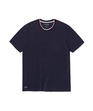 100% Katoen. Stof: Zachte aanraking, Stretch. Ontwerp: Logo. Zakken: 1 borstzak. Halslijn: Contrast Streep, Ronde Hals, Geribde Kraag. Mouwtype: Korte mouwen. Pasvorm: Relaxed model. XS: 34 in. S: 36,5 in.