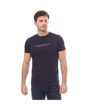 100% Baumwolle. Design: Logo, bedruckt, Aufschrift. Passform: Schmal. Rundhalsausschnitt. Kurzärmlig. S: 96,52 cm. M: 102 cm. L: 112 cm. XL: 121,92 cm. XXL: 132 cm.
