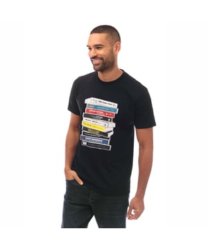 100% Katoen. Ontwerp: Cassettes, Grafische print, Tekst. Hals: Crew Neck. Mouwtype: Korte mouwen. Onderste zijnaad, bedrukt neklabel achter. Geschikt: Regelmatig. S: 38 in. M: 40 in. L: 44 in. XL: 48 in. XXL: 52 in.