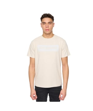 100% Katoen. Ontwerp: Logo, Tekst. Hals: Crew Neck. Mouwtype: Korte mouwen. Pasvorm: Relaxed model. M: 40 in. L: 42 in. XL: 44 in. XXL: 46 in.