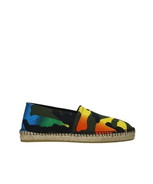 - Composición: 100% lona - Interior: Lona - Plantilla: Piel - Suela: Caucho - Puntera redonda - Slip on - Estampado multicolor - Made in Spain - Gender: HOMBRE -