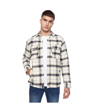 100% Baumwolle. Gewebetechnik: Sehr warm. Gewebe: Flanell, Satin. Design: Kariert. Button-Down-Kragen. Extra stark, Gewebtes Etikett. Taschenart: Zwei Seitentaschen, Eingefasst, 2 Brusttaschen, Klappenverschluss, Geknöpft, Mit Satin gefüttert. Bündchen: Geknöpft. Mit Kragen. Langärmlig. S: 90,17 cm. M: 96,52 cm. L: 102 cm. XL: 107 cm. XXL: 112 cm.