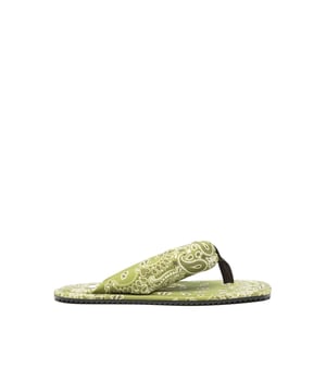 - Composición: 20% elastano 80% poliamida - Punta cuadrada - Tira tipo hilo dental - Multicolor verde/verdes militares/blanco - Lycra impresa con estampado de bandana - Hecho en Italia - Género: MUJERES -