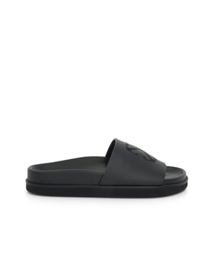 - Composición: 100% goma - Plantilla: cuero - Suela: goma - Punta redonda - plantilla moldeada - Punta abierta - Diseño sin cordones - Cuero de grano liso - Motivo icónico de flechas - Hecho en Italia - Género: HOMBRE -