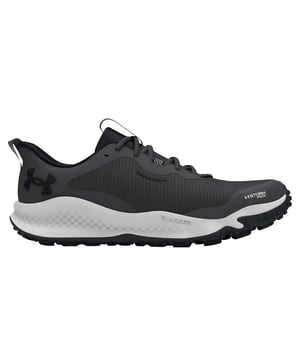 Obermaterial: Synthetischer Stoff. Marke: Under Armour. Mittelsohle: geladene Dämpfung, gepolstert, Geformt. Laufsohle: Abriebfest, langlebig, Mit Silikon-Noppen, Robust, Traktionsgriff, Wasserfest. Ösen: 5. Atmungsaktiv, Leicht, Overlay, Anziehlasche. Absatz: Niedriger Absatz. Design: Logo, Unifarben. Zehenstil: Rund. Zum Schnüren.
